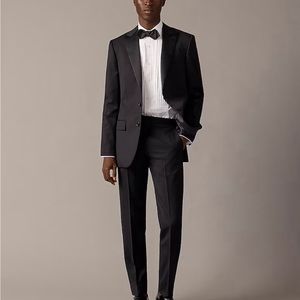 Ludlow Slim-fit tuxedo in Italian wool - black